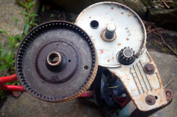 Qualcast E1 lawnmower wheel removal 1